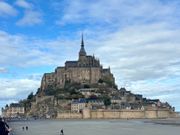 対岸からモン・サン・ミシェルへ向かう途中の橋の上で撮影