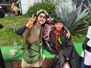 現地の子どもたちと