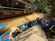 手漕ぎボートのジャングルクルーズ