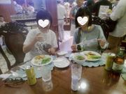 ビュッフェ形式のディナー