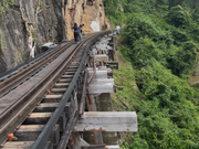 クウェー川鉄橋