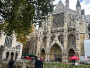 ウェストミンスター寺院、中は有料予約だそう。