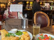 パブでフィッシュアンドチップス