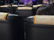 ゆったりした大型バスに乗車。
途中、程よく照明が落ちて、ライブの疲れを癒す心地よい時間でした。