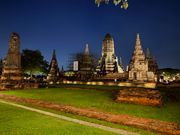 ライトアップされたワット・チャイワッタナーラームはとても幻想的でした