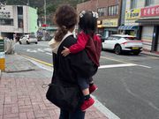 ガイドのチェンさんと娘