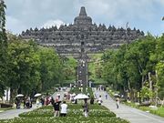 ボルブドール正面の入り口付近とブランパナン