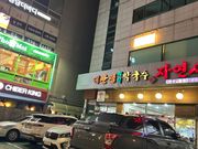 二階の、窓の上が点灯している部屋です