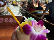 ボートに乗ってからすぐに買うのがお勧め。