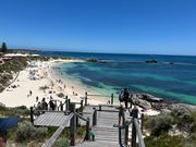 エメラルドグリーンのビーチ