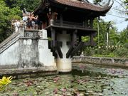 一柱寺(蓮の花を模している)