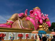 ピンクのガネーシャ。迫力あります