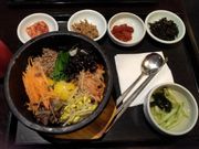 昼食はおこげもおいしい石焼ビビンバ