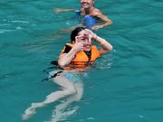 船から海へとびこみ！