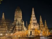 アユタヤ寺院のライトアップ