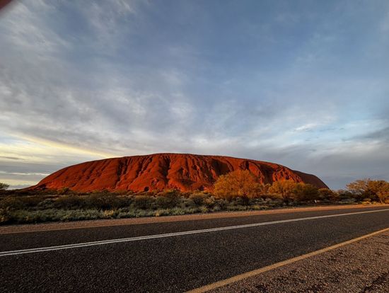 朝焼けのウルル