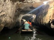 世界遺産チャンアンで川下り。途中の洞窟はスリル満点。