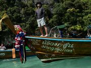 最初の島の内部に入るための船