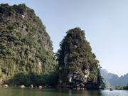 奇岩「ゴジラ」？？