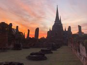 幻想的な夕日に映える遺跡