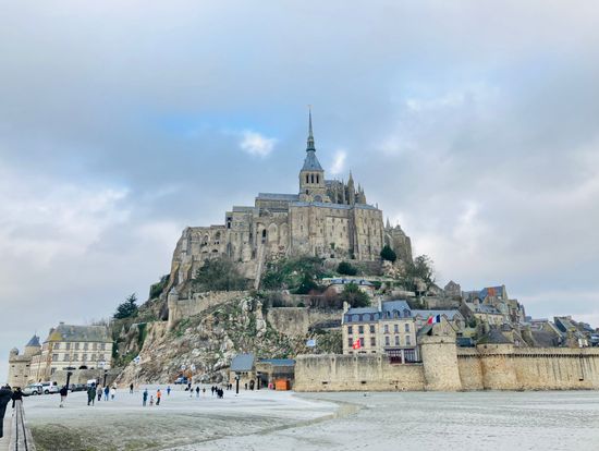 曇天の中の修道院