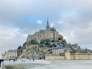 曇天の中の修道院