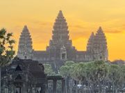 朝陽のアンコールワットは、幻想的です。