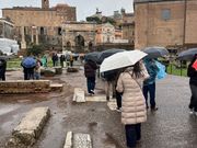 凱旋門に続く道。昔に行進した。