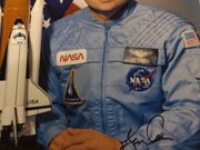 サイン入りのポートレート