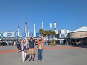 NASA入口からのロケット展示