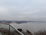 スタバのある展望台から北朝鮮の街が見えます