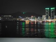 夜の釜山の街並み