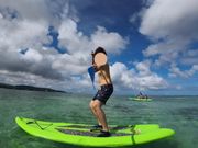 透き通った海でのSUP