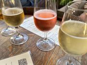 蜂蜜酒がベースなので、甘めで女性にも飲みやすい。日本人にはオンザロックの方がなじみやすいかも？