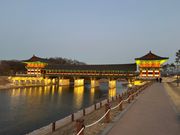 ライトアップされた月精橋