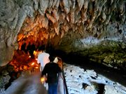 ランタンを持って洞窟探検