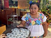 はちみつテキーラ？おいしかったので購入。マヤ人の方みたいです