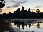 朝焼けの逆さアンコールワット