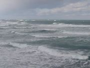 オホーツク海の荒波