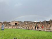 ポンペイ遺跡と虹