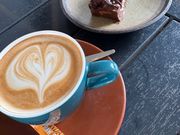 食後にカフェで頼んだロッキーロードとコーヒーもとっても美味しかったです！