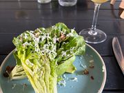 コースの最初に久しぶりのサラダ、、、ワインにも合いとても美味しかったです