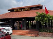 昼食レストラン