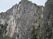 ハロン湾手漕ぎボートからの風景
