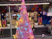 タイムズスクエアビル前のクリスマスツリー