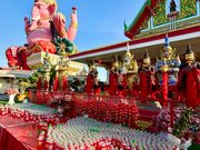 赤いドリンクのお供えもの