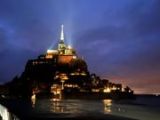 夜の幻想的な風景　満潮時