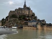 満潮時　入り口まで波が！