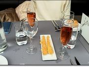 食前酒とチーズのお菓子