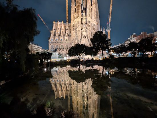 逆さサグラダ・ファミリア